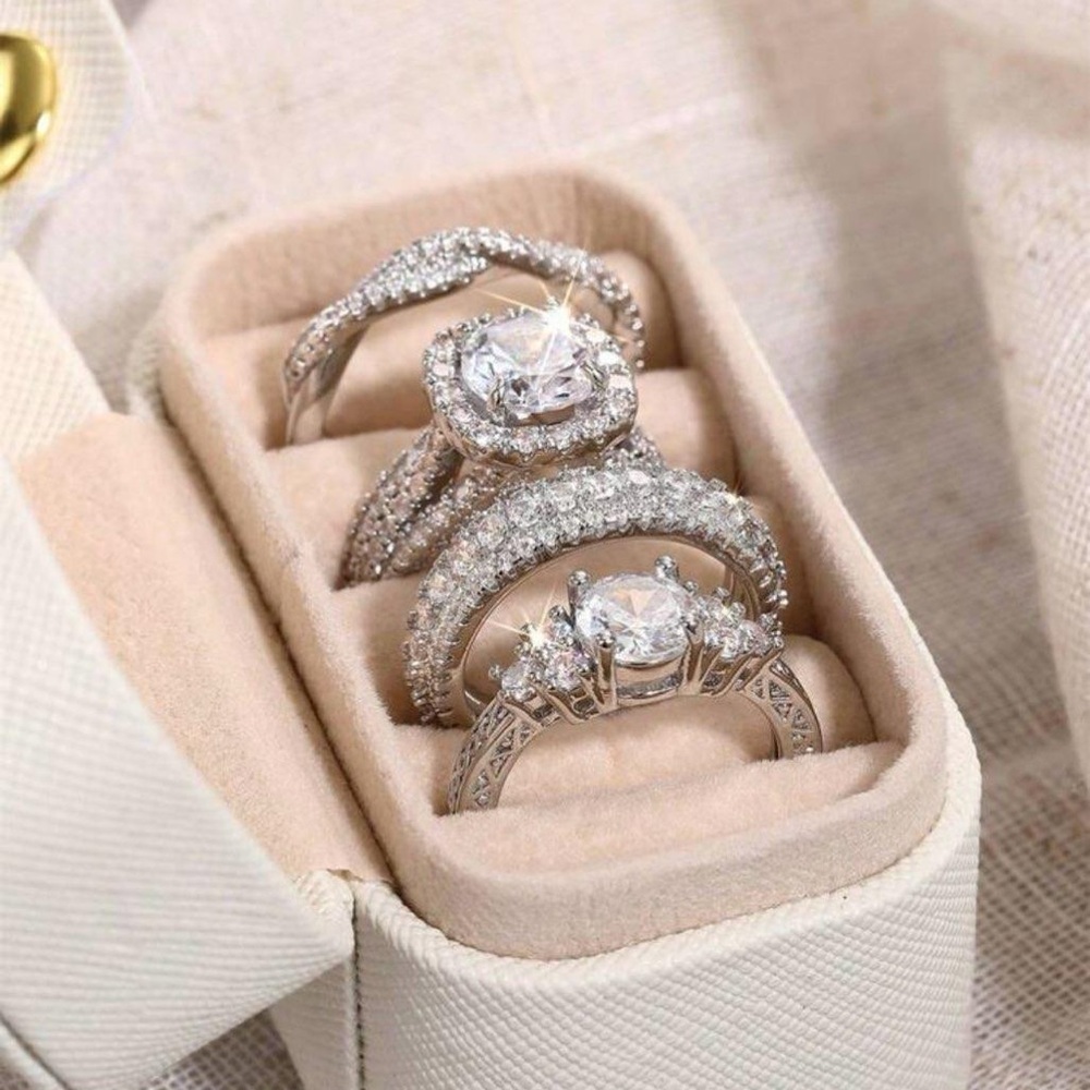 GORGEOUS Sterling Silver Elegant Women's Ring Set With Simulated Diamonds /Case